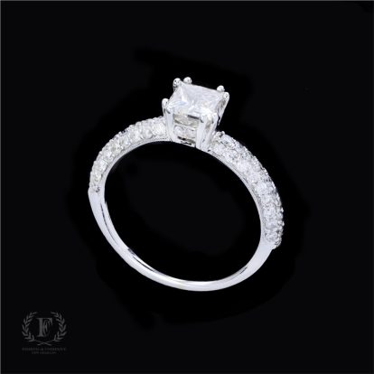 1.06 CARAT PRINCESS-CUT DIAMOND ENGAGMENT RING