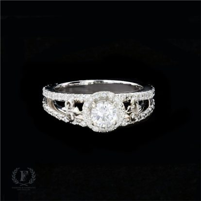 ROUND DIAMOND ENGAGEMENT RING WITH HALO & SPLIT SHANK