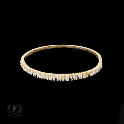 STYLE SENSATION. BAGUETTE CUT DIAMOND 18K TELLOW GOLD BRACELET