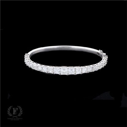 GRADUATED ASSCHER CUT DIAMOND BANGLE BRACELET
