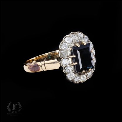 HEIRLOOM CHARM IN THIS YELLOW GOLD SAPPHIRE & DIAMOND RING